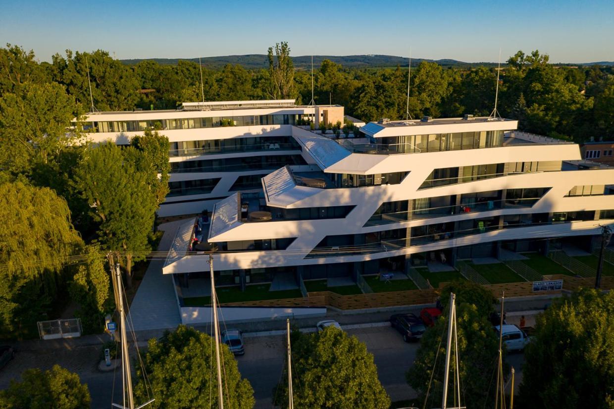Marina Apartman Hotel Balatonszemes Bagian luar foto