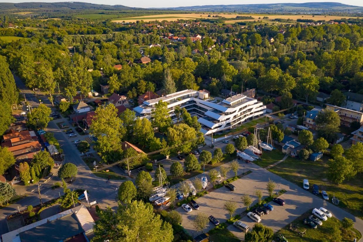 Marina Apartman Hotel Balatonszemes Bagian luar foto