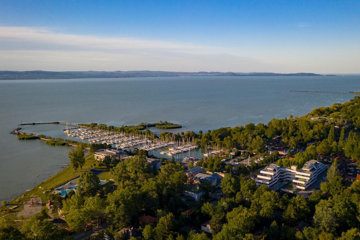 Marina Apartman Hotel Balatonszemes Bagian luar foto
