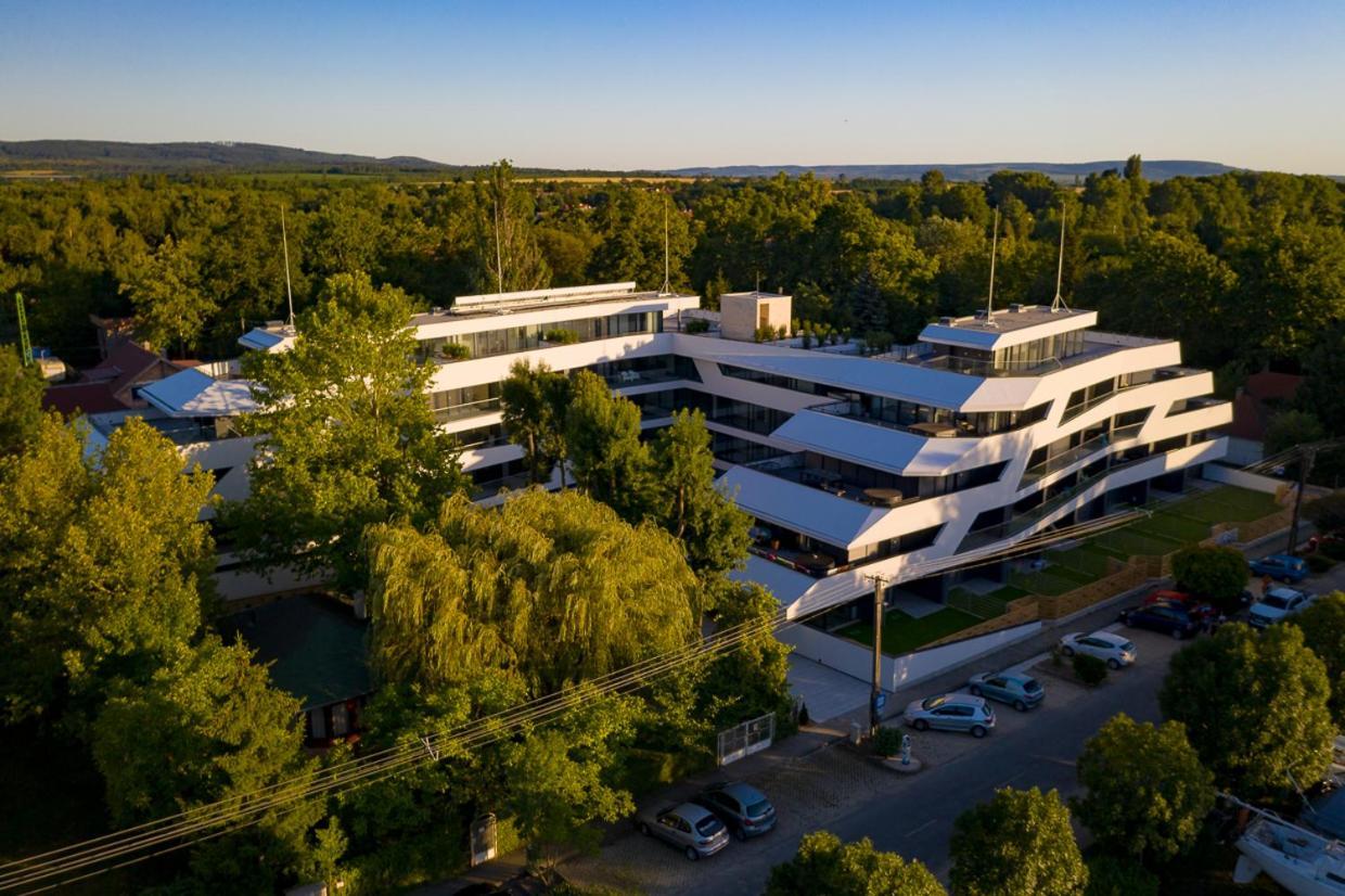 Marina Apartman Hotel Balatonszemes Bagian luar foto