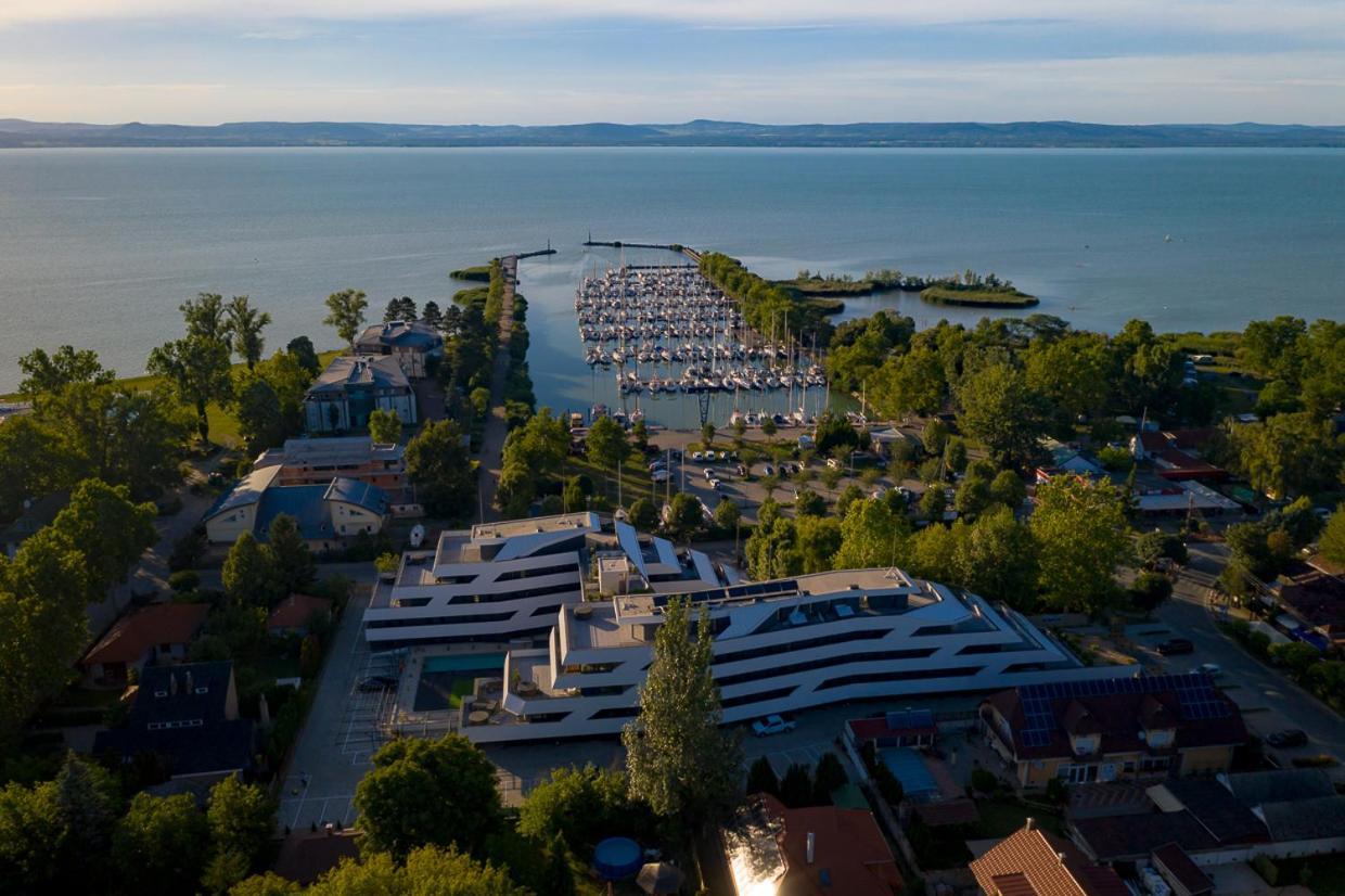 Marina Apartman Hotel Balatonszemes Bagian luar foto