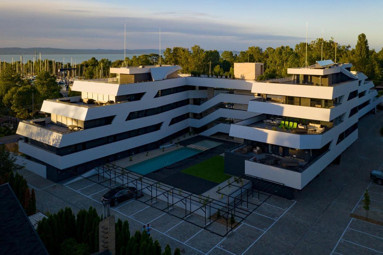 Marina Apartman Hotel Balatonszemes Bagian luar foto